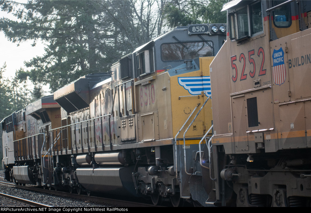 UP 8510 + 5252